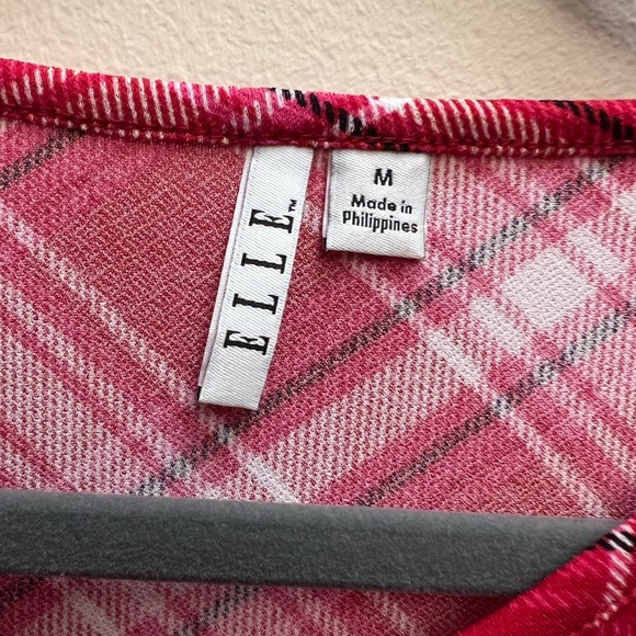 NWT Elle short sleeve Top with ruffled sleeves- Red, white & black- Size Medium - Picture 4 of 8